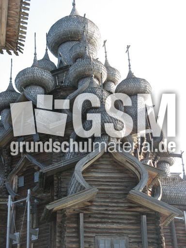 203 Kuppeln mit Schindeln aus Espenholz.JPG